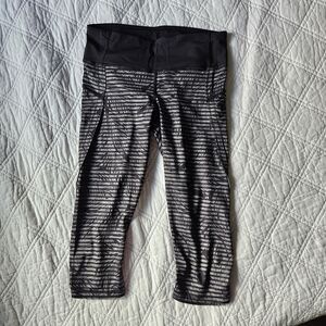 Lululemon crop leggings size 6